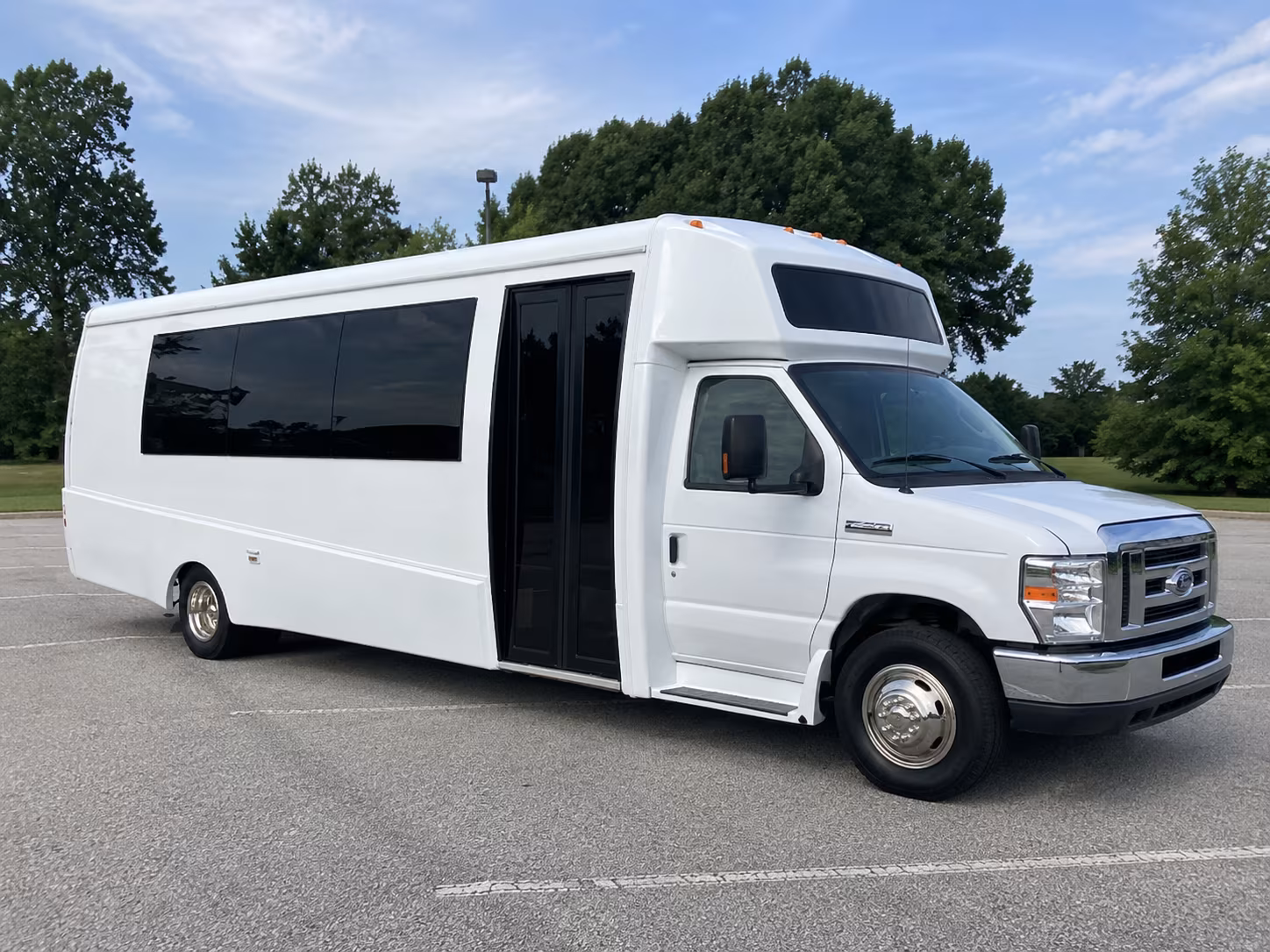 syracuse 18 passenger party bus