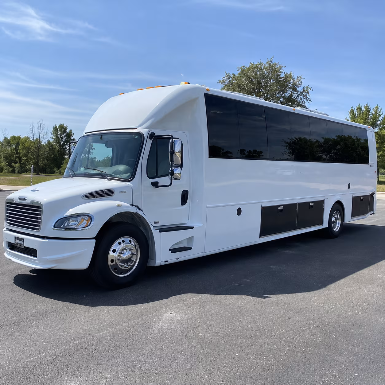 syracuse 40 passenger party bus
